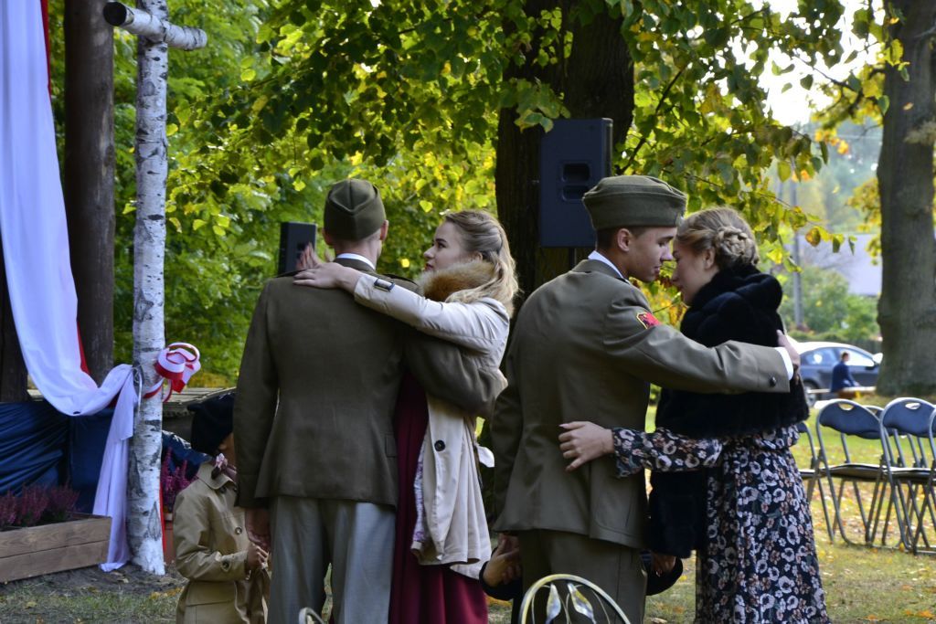 Momoty 1939 - 2019 Cały artykuł